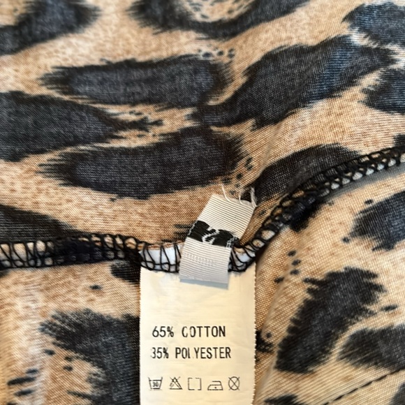 Lightweight Leopard Print Top - Picture 4 of 4